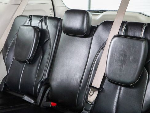 Used 2023 Chrysler Pacifica Touring-L FWD image 25