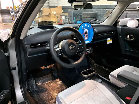 Used 2025 MINI Cooper 2-Door Hardtop image 16