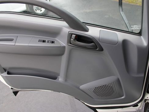 Used 2019 Isuzu NPR image 20