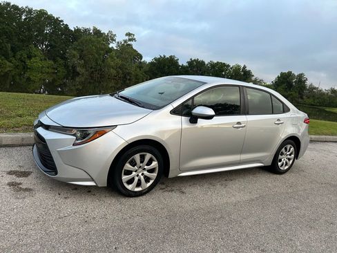 Used 2023 Toyota Corolla LE FWD image 2