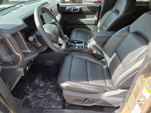 New 2026 Ford Bronco Badlands image 8