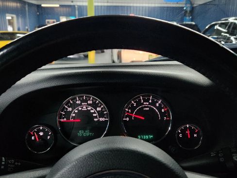 Used 2015 Jeep Wrangler Unlimited Sahara w/ Dual Top Group image 26