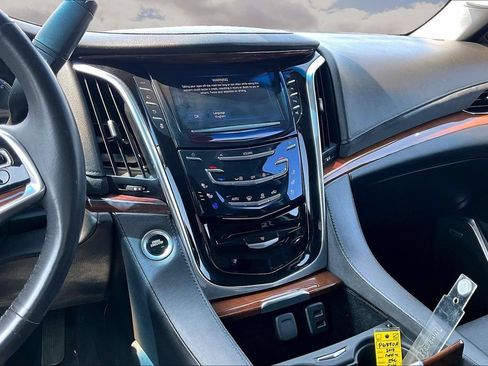Used 2018 Cadillac Escalade Premium Luxury AWD/4WD image 9
