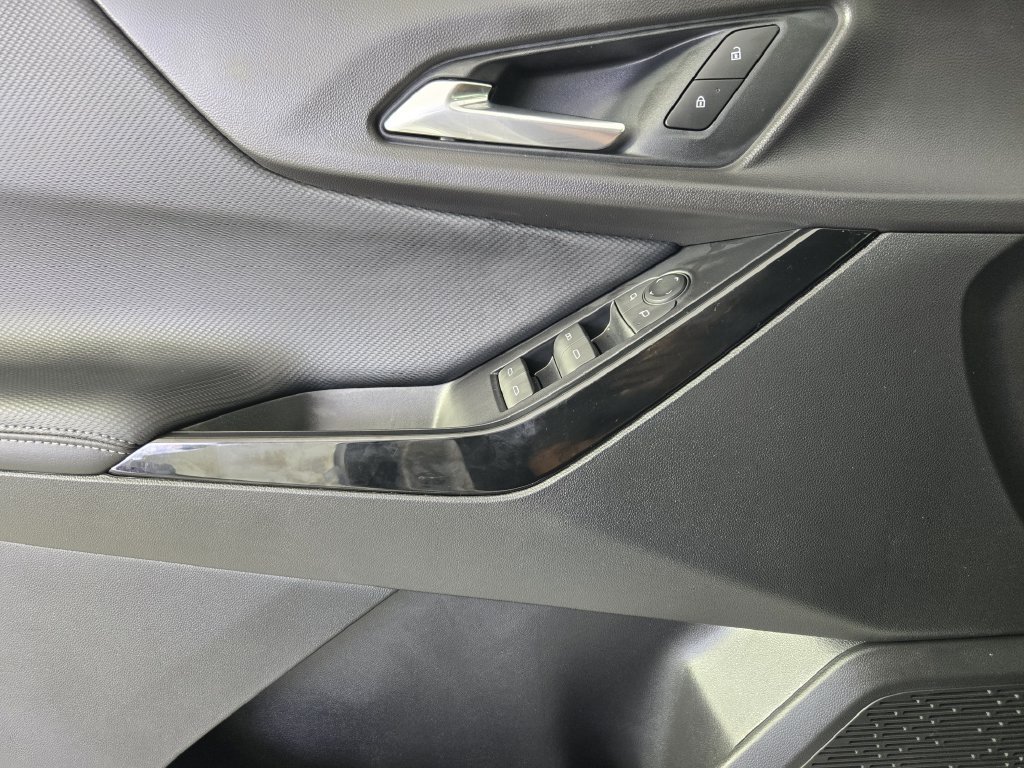New 2027 Chevrolet Equinox LT w/ Midnight Edition FWD image 24