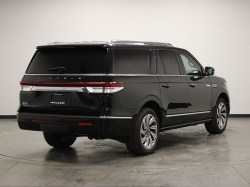 Used 2023 Lincoln Navigator L Reserve AWD/4WD image 8