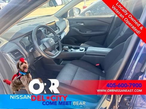 Used 2025 Nissan Rogue SV AWD/4WD image 3