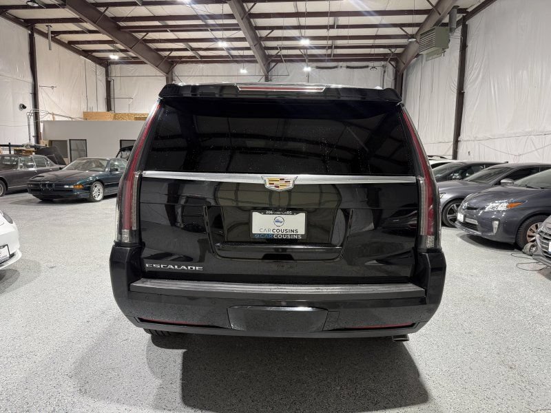Used 2018 Cadillac Escalade Premium Luxury w/ LPO, Radiant Package AWD/4WD image 10