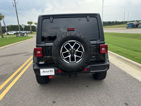Certified 2025 Jeep Wrangler Unlimited Rubicon w/ Convenience Group AWD/4WD image 4