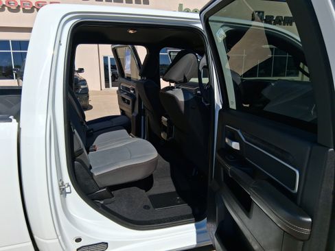Used 2024 RAM 2500 Big Horn w/ Off Road Package AWD/4WD image 19