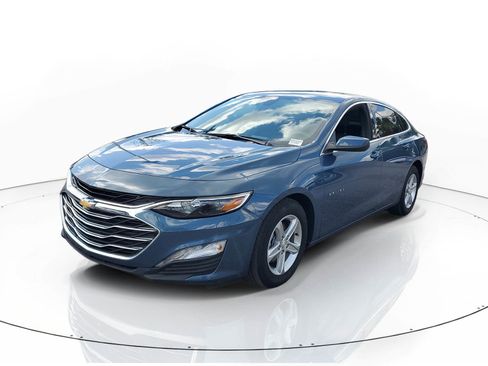 Used 2024 Chevrolet Malibu LT image 2