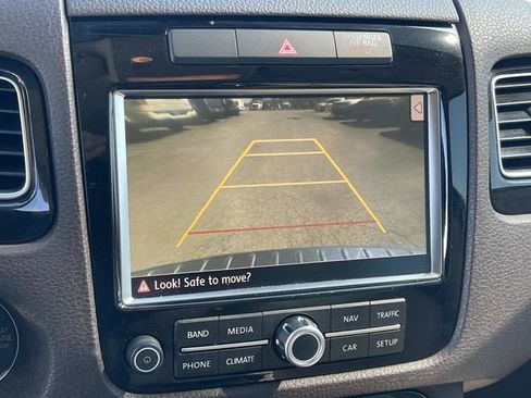 Used 2012 Volkswagen Touareg Sport AWD/4WD image 31