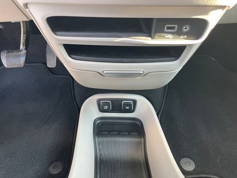 Used 2017 Chrysler Pacifica Touring-L w/ Tire & Wheel Group FWD image 15