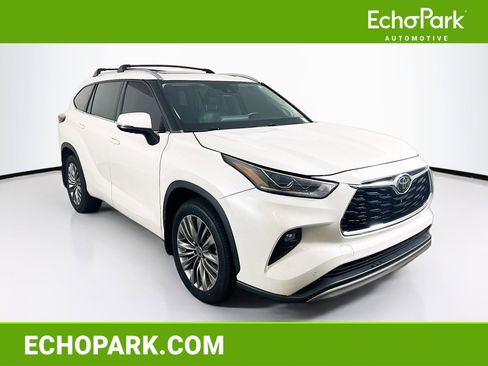 Used 2021 Toyota Highlander Platinum AWD/4WD image 1
