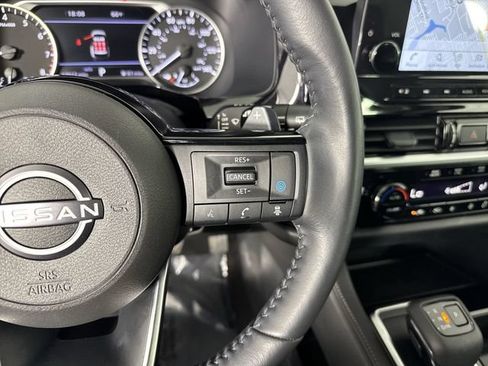 Used 2025 Nissan Pathfinder SL AWD/4WD image 14