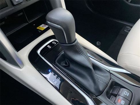 Certified 2023 Toyota Corolla Cross XLE image 19