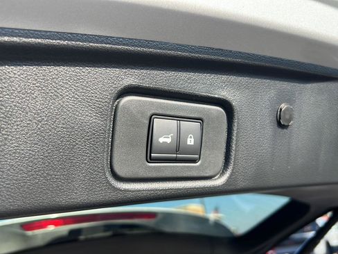 New 2025 Nissan Pathfinder SL image 12