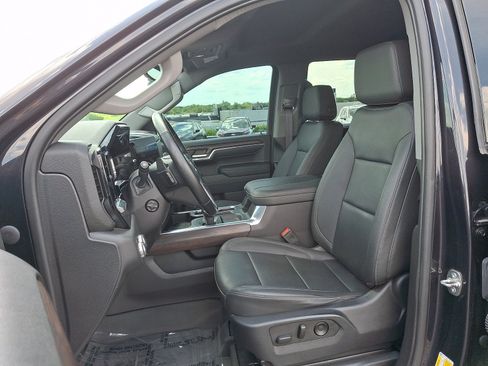 Used 2023 GMC Sierra 1500 SLT w/ SLT Premium Plus Package AWD/4WD image 13