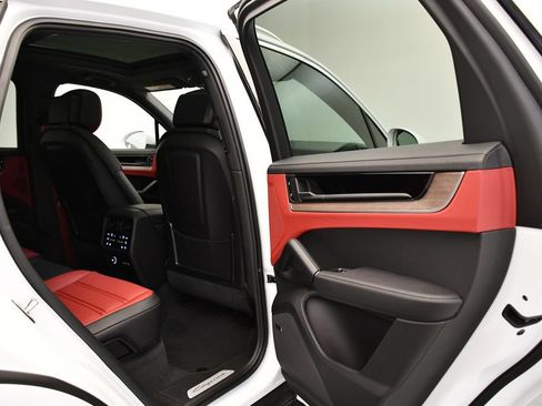 Certified 2026 Porsche Cayenne E-Hybrid AWD/4WD image 56