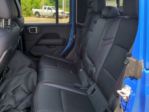 Used 2024 Jeep Gladiator Rubicon AWD/4WD image 15