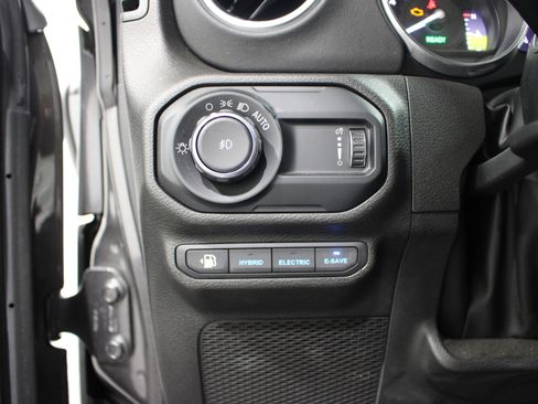 Used 2023 Jeep Wrangler Unlimited Sahara w/ Cold Weather Group AWD/4WD image 10