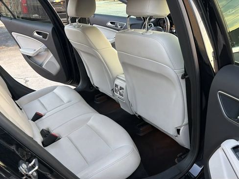 Used 2018 Mercedes-Benz GLA 250 GLA 250 4MATIC Sport Utility 4 w/ Premium Package image 39