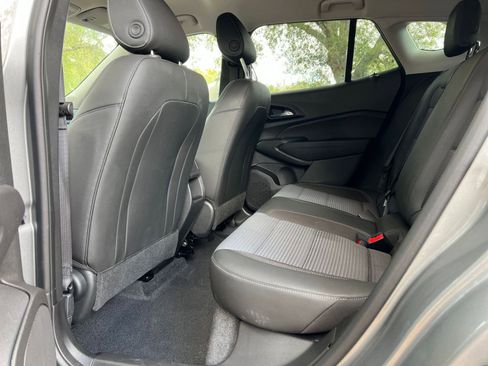 Used 2025 Chevrolet Trax LT image 22