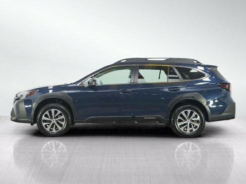 Used 2025 Subaru Outback Premium AWD/4WD image 2