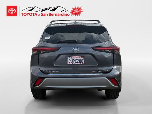Certified 2025 Toyota Highlander Platinum AWD/4WD image 4