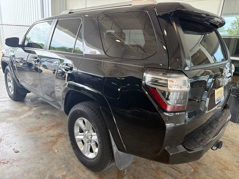 Used 2016 Toyota 4Runner SR5 Premium RWD image 2