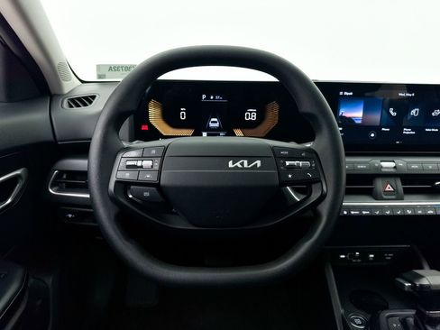 Certified 2025 Kia K4 FWD image 31