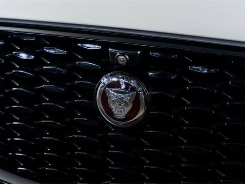 Used 2022 Jaguar F-PACE SVR image 24