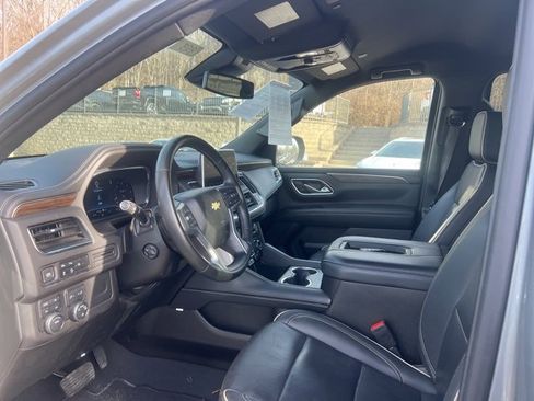 Used 2024 Chevrolet Suburban Premier image 6