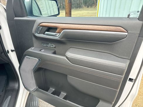 Used 2023 Chevrolet Silverado 1500 High Country w/ Z71 Off-Road Package image 31