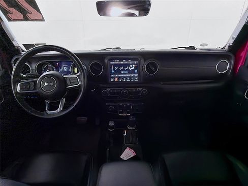 Used 2022 Jeep Wrangler Unlimited Sahara w/ Cold Weather Group AWD/4WD image 4