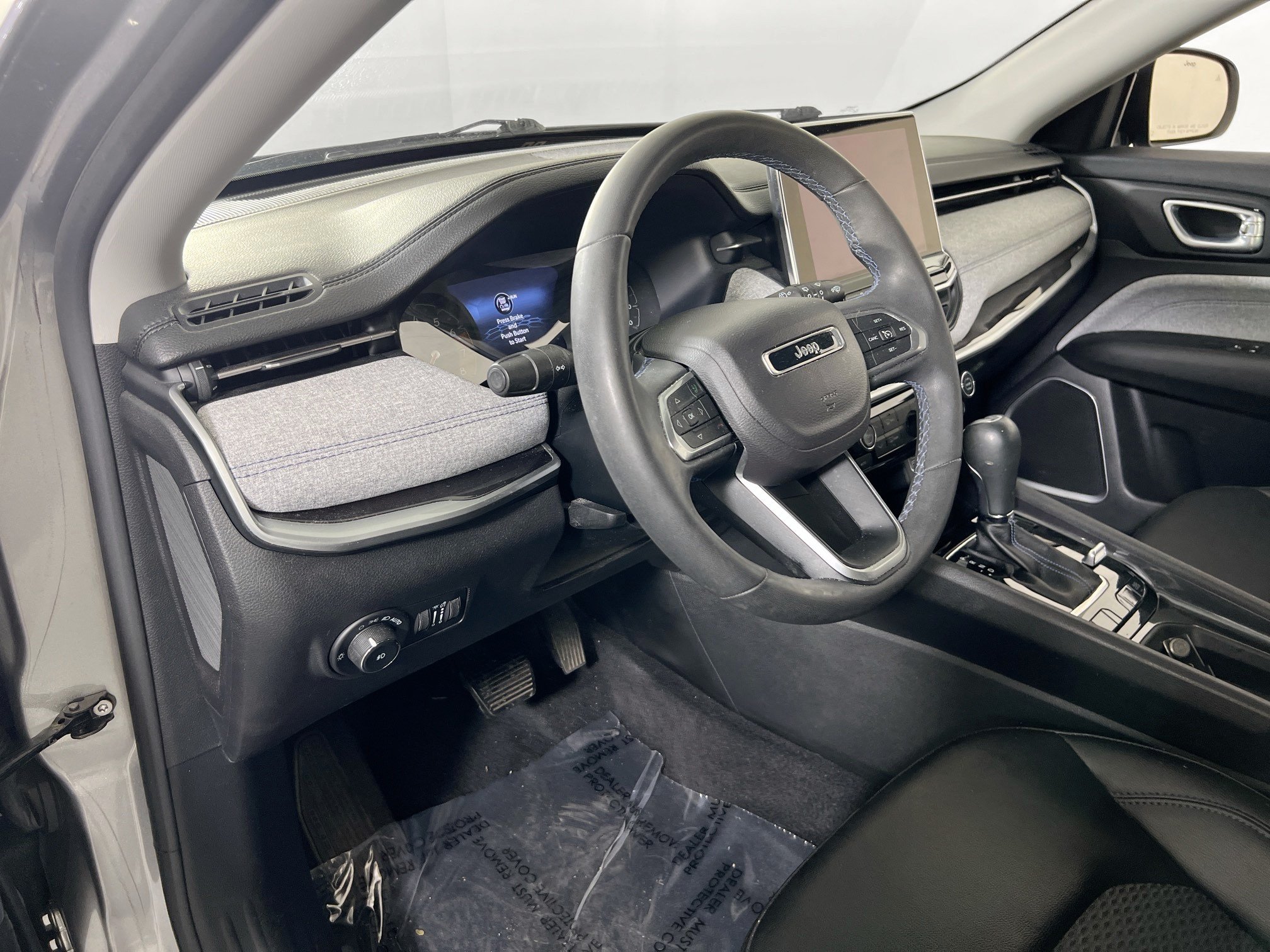 Used 2022 Jeep Compass Latitude AWD/4WD image 9