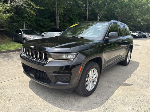 Used 2024 Jeep Grand Cherokee Laredo X AWD/4WD image 3