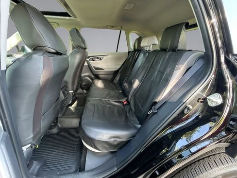 Used 2025 Toyota RAV4 XLE FWD image 29
