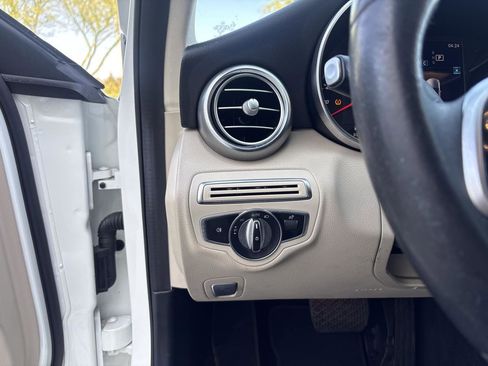 Used 2019 Mercedes-Benz C 300 Sedan image 23