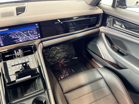 Used 2025 Porsche Panamera image 21