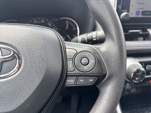Used 2025 Toyota RAV4 XLE FWD image 17