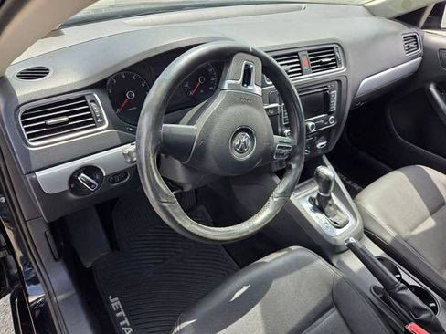 Used 2011 Volkswagen Jetta SEL FWD image 8