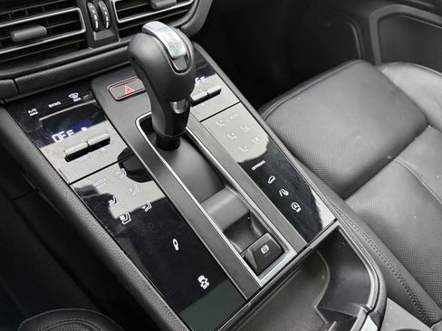 Certified 2023 Porsche Macan S image 26