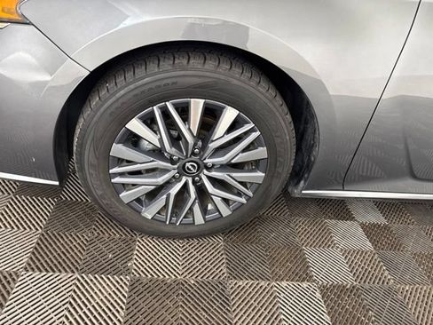 Used 2025 Nissan Altima 2.5 SV FWD image 32