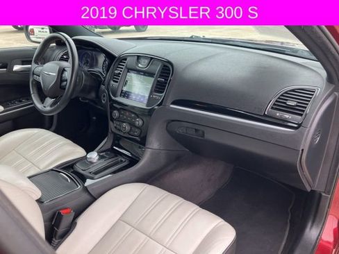 Used 2019 Chrysler 300 S w/ Safetytec Plus Group image 12