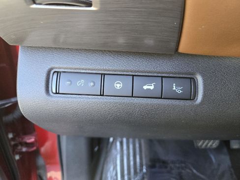 Used 2024 Nissan Pathfinder Platinum w/ Cargo Package AWD/4WD image 16