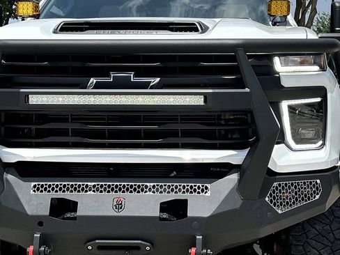 Used 2024 Chevrolet Silverado 2500 LT AWD/4WD image 10