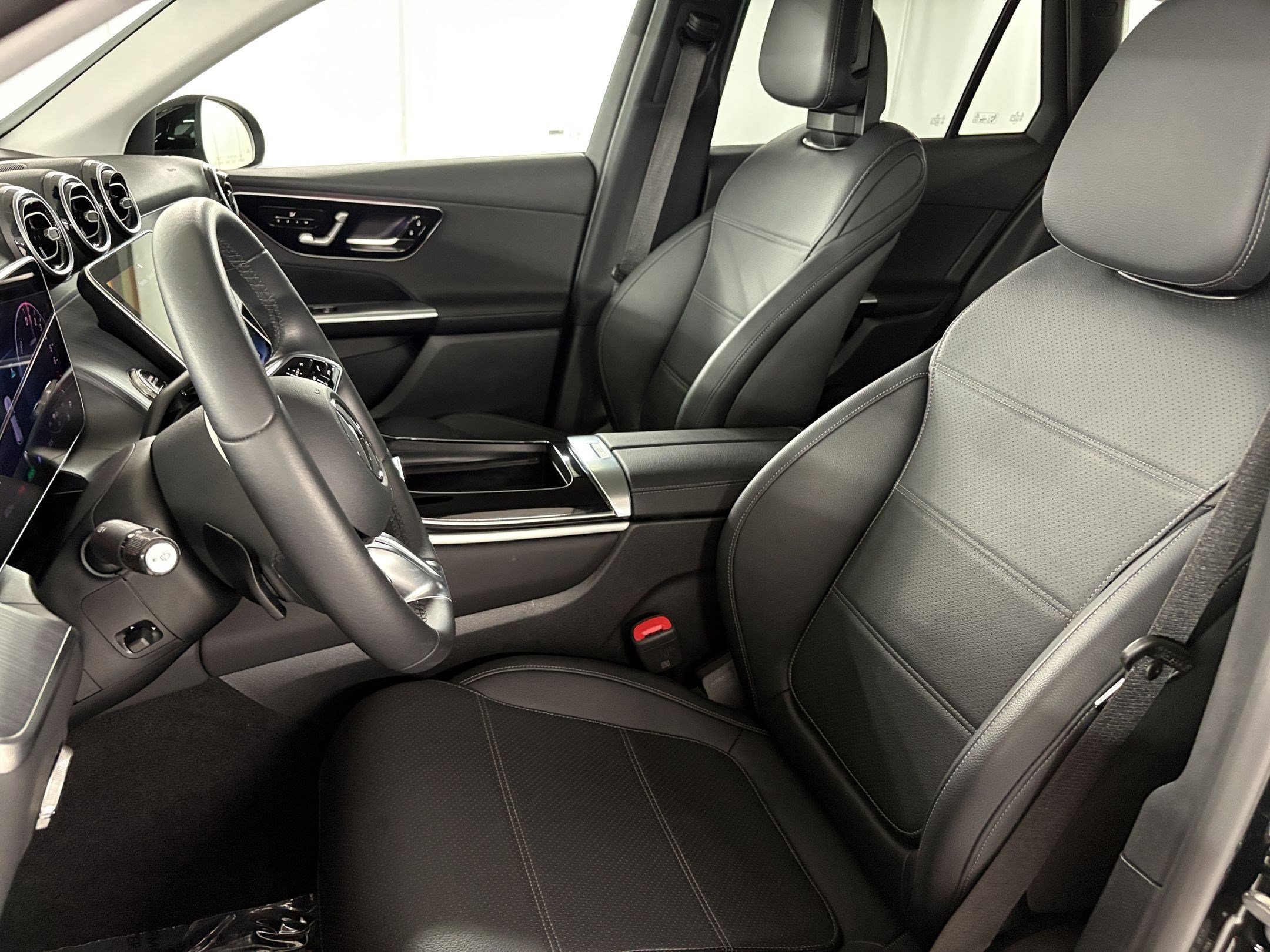 Certified 2025 Mercedes-Benz GLC 350e 4MATIC image 5