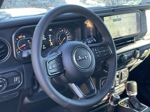 New 2026 Jeep Wrangler Rubicon w/ Xtreme 35 Tire Package image 30