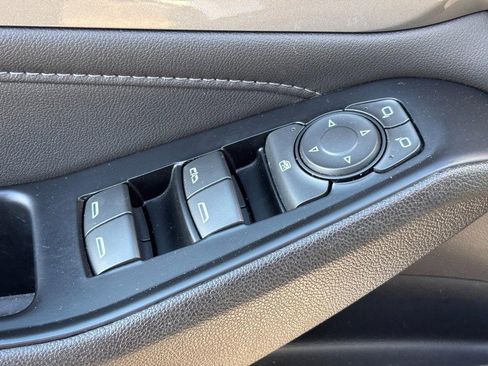 Used 2023 Chevrolet Traverse LT image 17