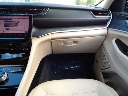 Used 2021 Jeep Grand Cherokee L Limited image 18